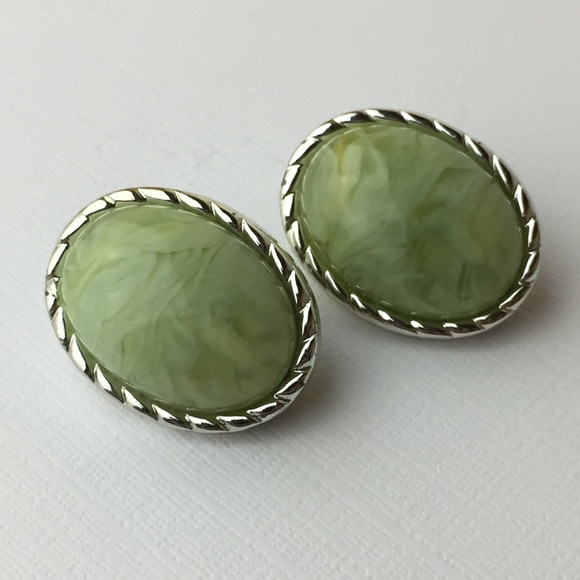 Vintage Green Plastic Statement Clip On Earrings - Picture 2 of 8